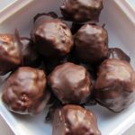 Recept: Quinoa-pindakaasballetjes met Chocolade