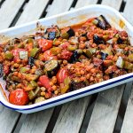 Recept: Ovenschotel met aubergine, kikkererwten en tomaten
