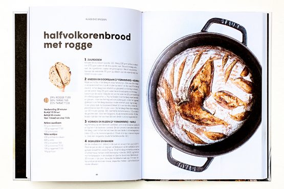 Boekrecensie: Brood uit de pan - Lauriekoek